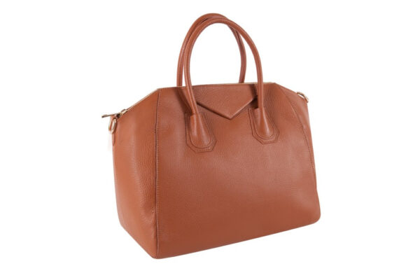 Bolso de piel de grano con detalles dorados