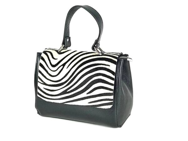 Bolso de piel artesanal con asa extensible