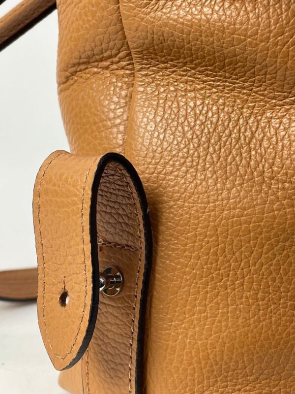 Bolso de piel transformable