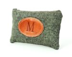 Monedero de lona con letra inicial