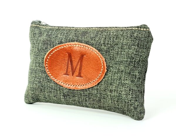 Monedero de lona con letra inicial