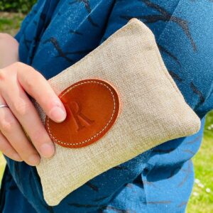 Monedero de lona con letra inicial