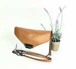 Bandolera piel con cierre de broche
