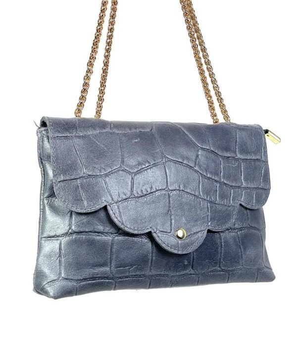 Bandolera de piel y cadena dorada