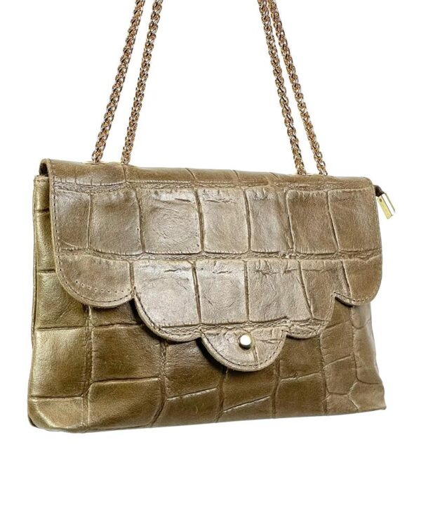 Bandolera de piel y cadena dorada