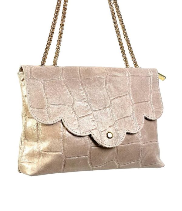 Bandolera de piel y cadena dorada