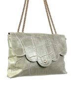 Bandolera de piel y cadena dorada