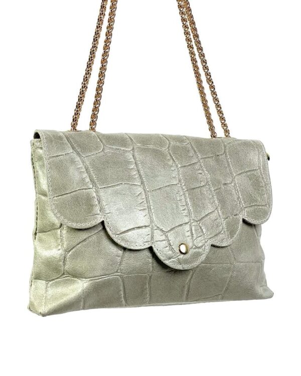 Bandolera de piel y cadena dorada