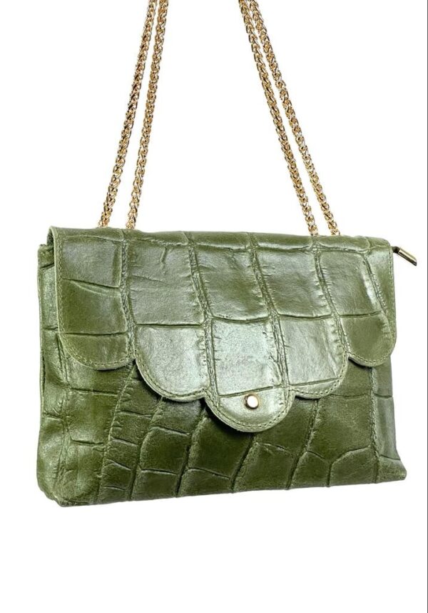 Bandolera de piel y cadena dorada