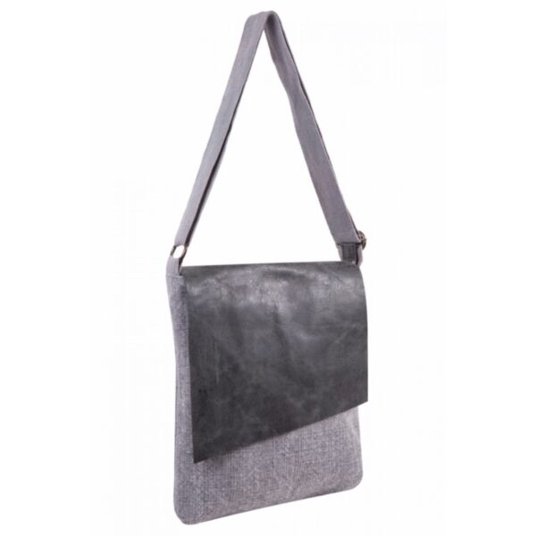 Bandolera de lino con solapa de piel