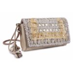 Bandolera de piel con concha