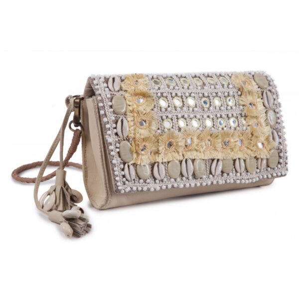 Bandolera de piel con concha