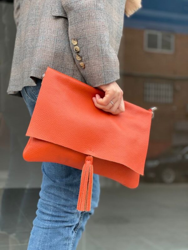 Bolso bandolera de piel con solapa