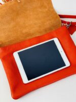 Bolso bandolera de piel con solapa