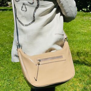 Bandolera hobo de charol