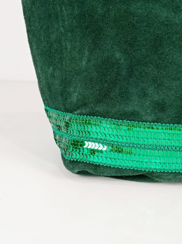 Bolso de piel con serraje y brillo estampado