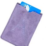 Tarjetero piel con letra inicial