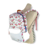 Mochila escolar flores y rallas