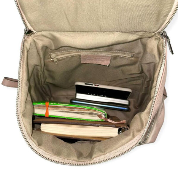 Amplia Mochila de Piel Universitaria con Bolsillos Laterales y Trasero