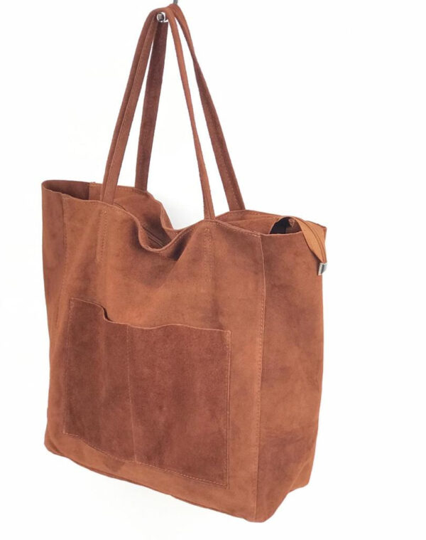 Bolso de piel con bolsillos exteriores