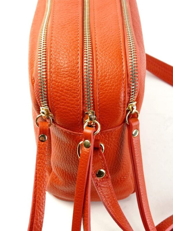 Bandolera de piel con tres bolsillos