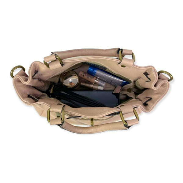 Bolso piel con bolsillo frontal y cierre giro decorativo