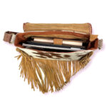 Bolso bandolera artesanal Piel con chapa, tachuelas y flecos