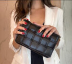 Bolso Bandolera Piel Grande con diseño de cuadrados