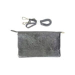 Bolso Piel metalizado estilo sobre con solapa y cremallera