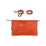 Bolso Piel metalizado estilo sobre con solapa y cremallera