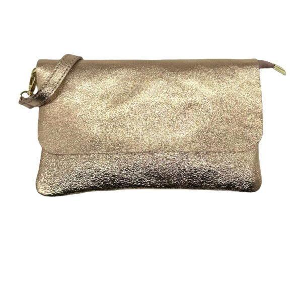Bolso Piel metalizado estilo sobre con solapa y cremallera