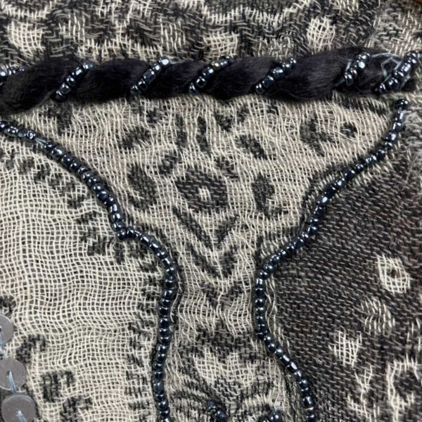 Bufanda de lana con bordado y lentejuelas de estilo étnico indio