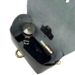 Bolsito Compacto de Piel con Solapa y Asa de Cadena para Mujer