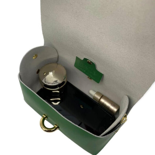 Bolsito Compacto de Piel con Solapa y Asa de Cadena para Mujer