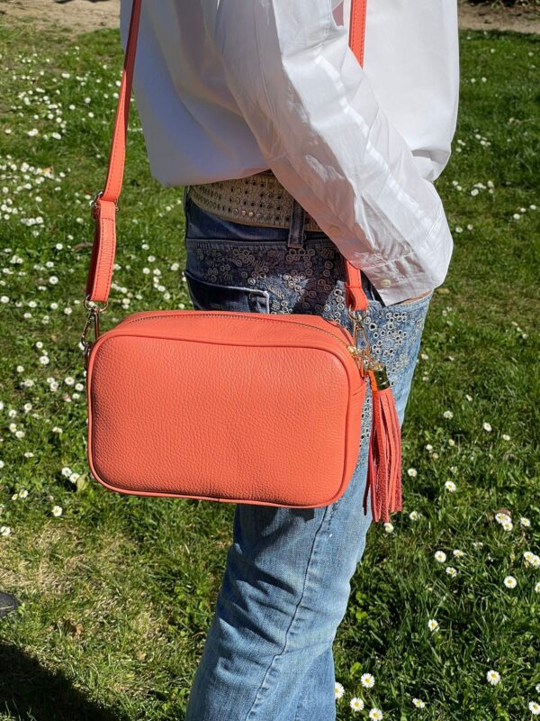 Bolso Bandolera Piel Grano Italiana para Mujer con Flecos Decorativos