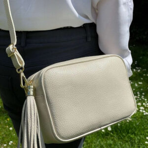 Bolso Bandolera Piel Grano Italiana para Mujer con Flecos Decorativos