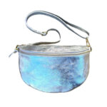 Amplia Riñonera Metalizada de Piel Italiana para Mujer con Efecto Brillante