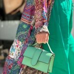 Bolso de Mano Compacto para Mujer de Piel Italiana con Compartimento Trasero