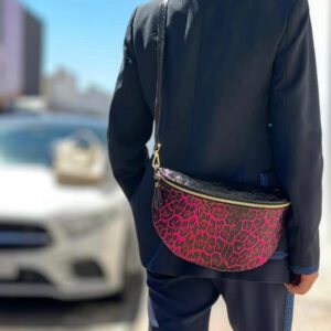 Riñonera de Piel con Estampado de Leopardo y Efecto Brillante para Mujer