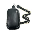 Amplia Riñonera Sintética de Mujer con Asa de Mano y Bolsillos Exteriores