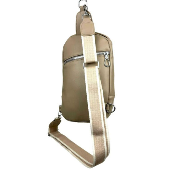 Amplia Riñonera Sintética de Mujer con Asa de Mano y Bolsillos Exteriores