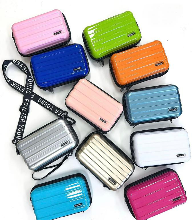 Bolsito Bandolera Sintético y Compacto con 2 Cremalleras y Diseño de Maleta