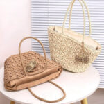 Cesta de Papel con Asas Largas, Forro Interior y Pompones Decorativos para Mujer