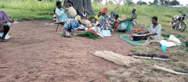 Cesta artesanal moldeable africana grande con asas de piel DIY