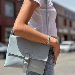 Bolso Bandolera de Piel Italiana con Solapa, Cremallera y Bolsillo Interior Mujer