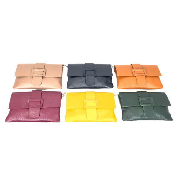 Bolso Bandolera en Piel Italiana para Mujer con Hebilla Decorativa, Solapa y Cremallera - Imagen 6