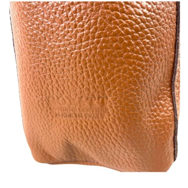 Amplio Bolso de Piel Italiana con Tachuelas Decorativas y Cierre de Cremallera - Imagen 10