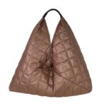 Amplio Bolso Acolchado tipo Hobo de Mujer con Gran Capacidad y Cierre de Botón - Imagen 7