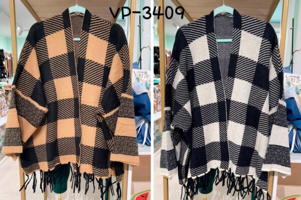 Precioso Poncho de Mujer Con Diseño Cuadrados y Flecos Decorativos - Imagen 5