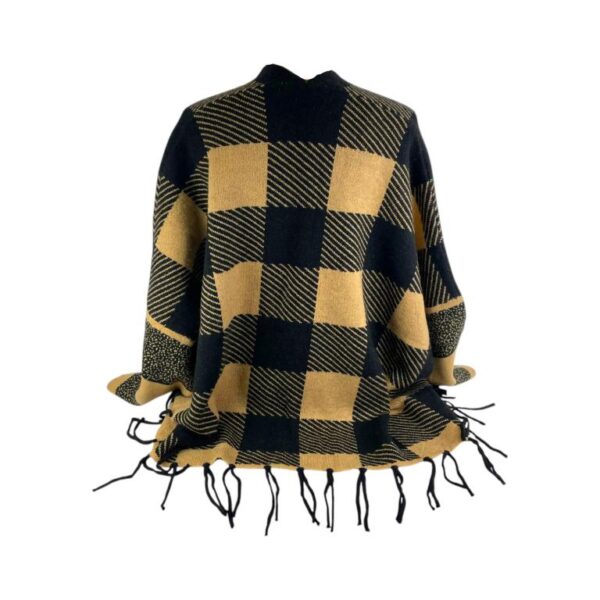 Precioso Poncho de Mujer Con Diseño Cuadrados y Flecos Decorativos - Imagen 3